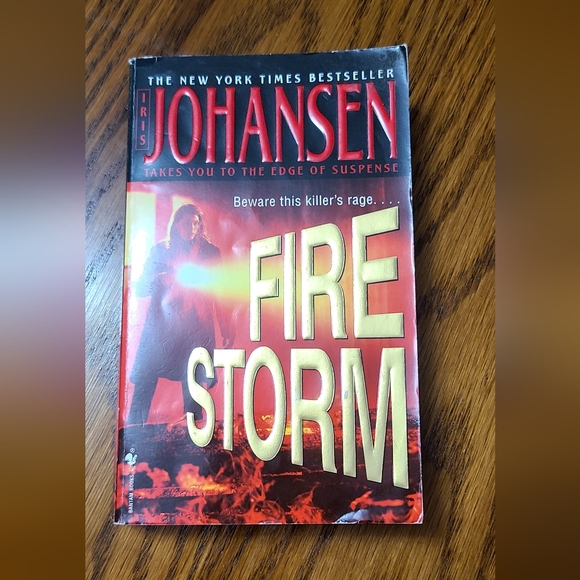 Iris Johansen Suspense Novels Bundle #2 - Picture 2 of 6